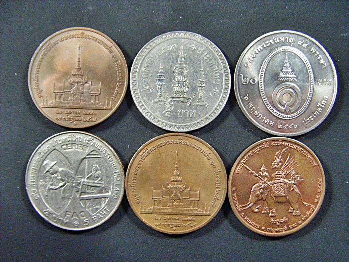 ๖เหรียญที่ระลึกสวยๆเคาะเดียวครับ