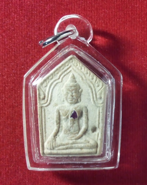 ขุนแผนรุ่น 2 หลวงปู่ทิม วัดพระขาว เนื้อเกสรฝังพลอยแดง ตอกโค๊ดด้านหน้า ข้างองค์พระ ปี41