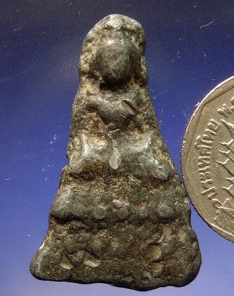 พระร่วงนั่งฐานสูงสนิมแดง....อยุธยา