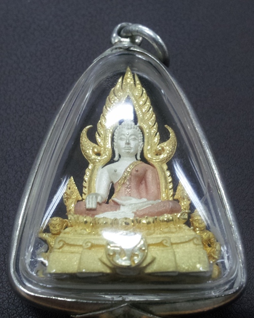 พระพุทธชินราช ภปร เนื้อเงินสามกษัตริย์พิมพ์ใหญ่ 1/2 นิ้ว โครงการ "เพราะแผ่นดินนี้ คือแผ่นดินเกิด"