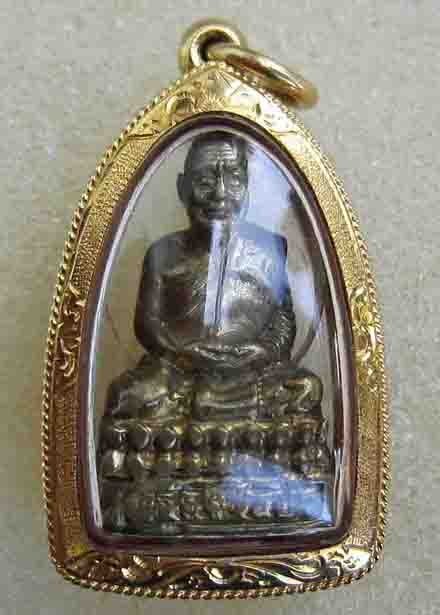 รูปเหมือนปั้มหลวงพ่อบัว เลี่ยมทองพร้อมใช้