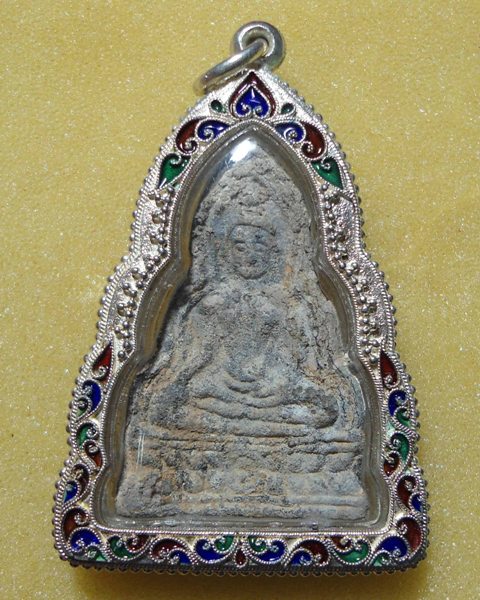 เคาะเเรกแดง พระเนื้อชิน เลี่ยมเงินลงยา