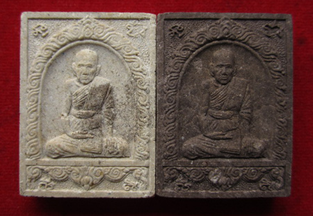 สมเด็จรูปเหมือน พิมพ์สะดุ้งกลับ หลวงปู่เจือ 2 องค์
