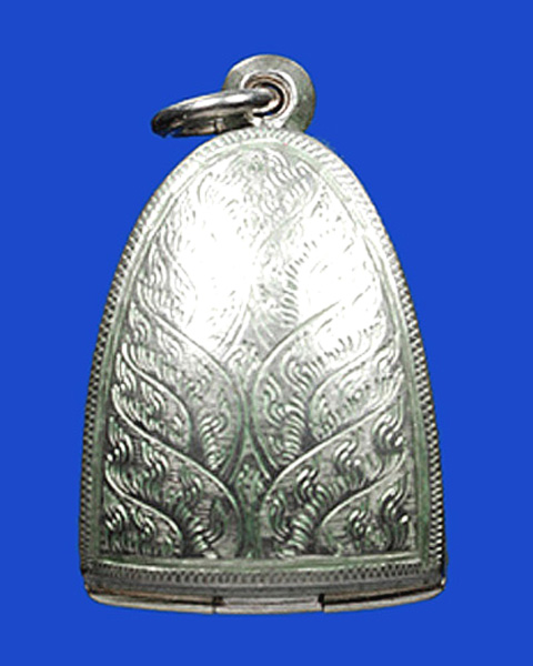 ตลับเงินหน้าเดียว มือสอง แกะลายยกซุ้ม สำหรับพระรูปหล่อ พิมพ์นั่ง 