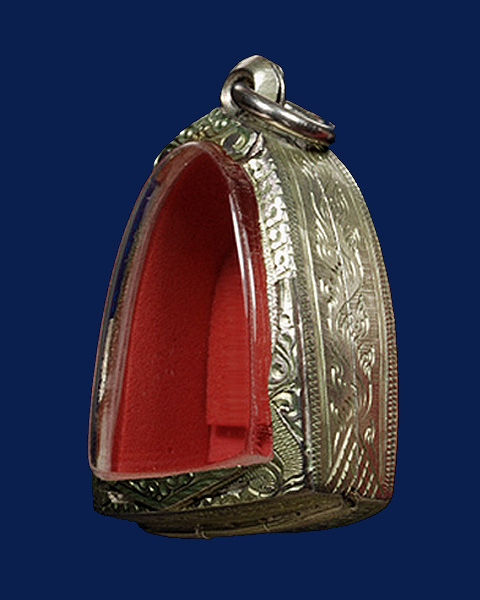 ตลับเงินหน้าเดียว มือสอง แกะลายยกซุ้ม สำหรับพระรูปหล่อ พิมพ์นั่ง 