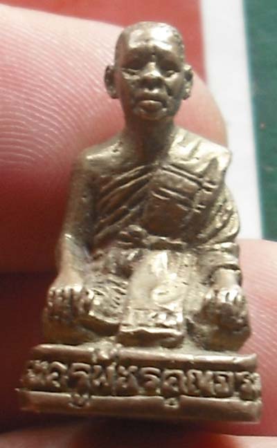 หลวง พ่อ ลำ ใย วัด ท่า พุทรา กำเเพงเพชร รุ่นเเรกหายากครับ 