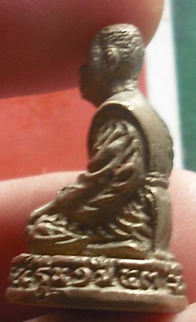 หลวง พ่อ ลำ ใย วัด ท่า พุทรา กำเเพงเพชร รุ่นเเรกหายากครับ 