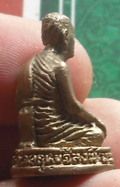 หลวง พ่อ ลำ ใย วัด ท่า พุทรา กำเเพงเพชร รุ่นเเรกหายากครับ 