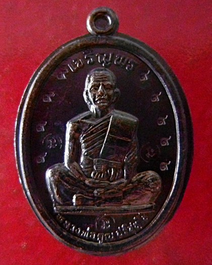 โค๊ดกรรมการ" เจริญพรเต็มองค์ ปี36 ทองแดงไม่ตัดปีก บล็อกนวะหลังขีด ตอกโค๊ดกรรมการ