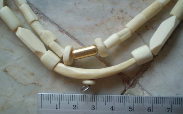 สร้อยงาช้างแท้  งาดิบ  ไม่มีการขัดเงา  ห่วงกลางโค้ง  เคาะเดียว 