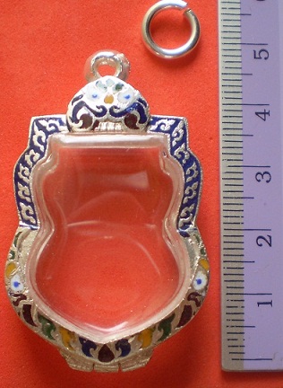 ตลับเงินลงยาเต็มใบ  ใส่เหรียญเสมา  เคาะเดียว  