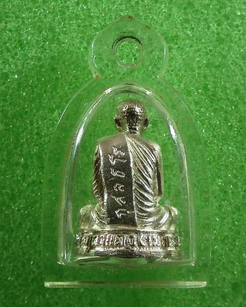 รูปเหมือนรุ่นเมตตา หลวงปู่ลี กุสลธโร ปี ๒๕๔๖