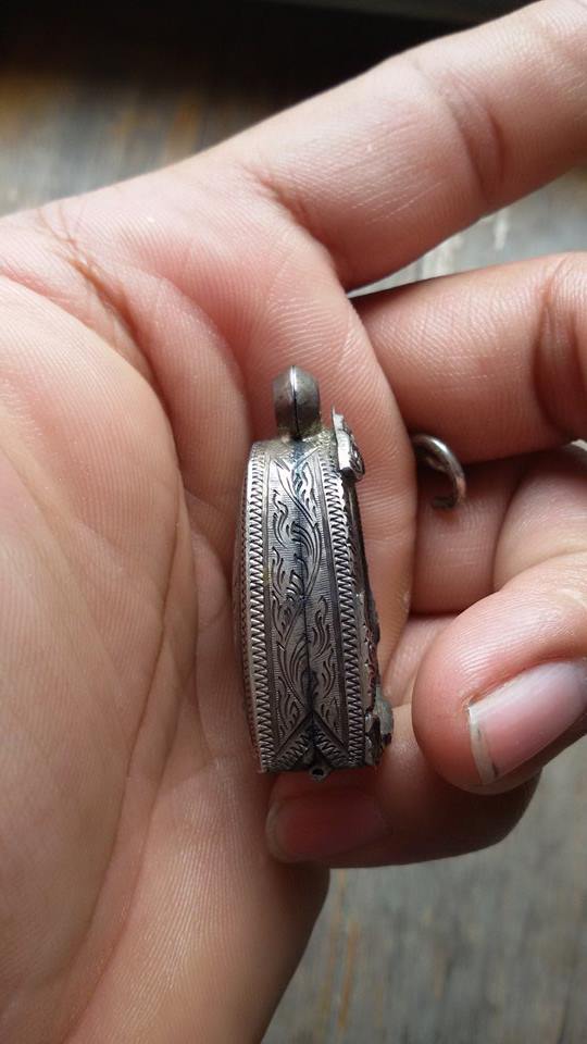 ตลับเงิน งานเก่าแกะมือ ใส่รูปหล่อใหญ่ทั่วไปหลวงพ่อเงิน วัดบางคลาน ใส่ได้