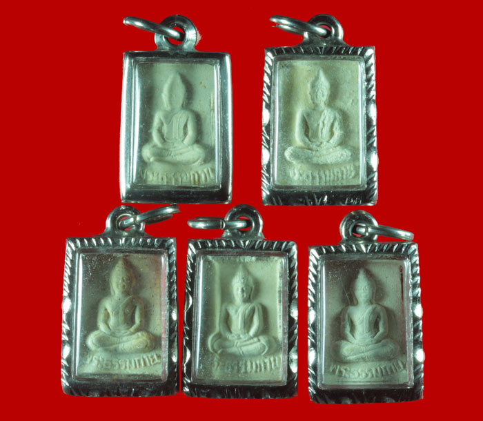 พระผงของขวัญวัดปากน้ำ รุ่น ๕ วัดปากน้ำภาษีเจริญ กทม. 5 องค์ 1