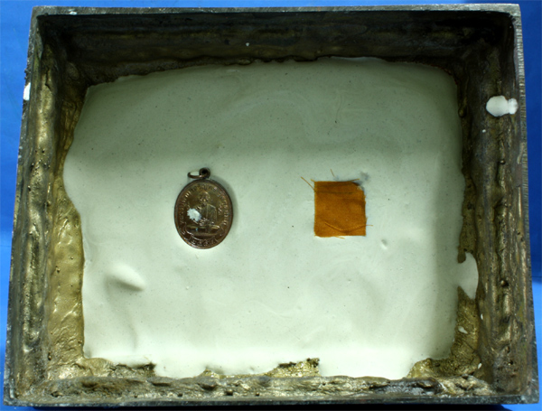 พระบูชารมดำ หลวงปู่คำบุ วัดกุดชมภู รุ่นเจริญพร สดุ้งกลับ ปี 2554 มีจาร