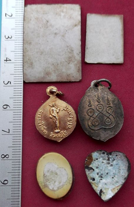 วัดใจเริ่ม 10 บาท กับ รูปถ่าย ล็อกเก็ต พระเกจิ   ..AV254