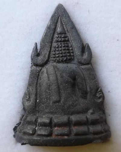  ชัยวัฒน์ชินราชรุ่นมหาจักรพรรดิ์ปี45 เนื้อเหล็กน้ำพี้ก้นเงิน ป ลุกเสก9วัน 