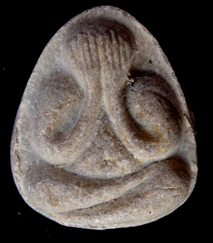 พระปิดตามหาเสน่ห์ หลังยันต์พุทโธ เนื้อเกสรเนื้อจัด