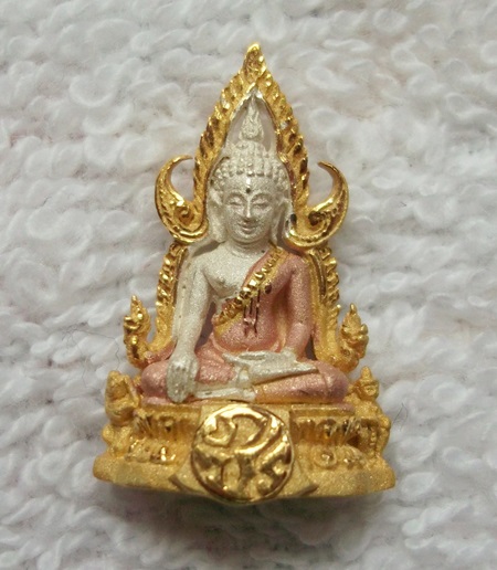 พระพุทธชินราชภปร เนื้อ 3 K โค็ด ๖๔๖๔  หน้าตัก1/4 นิ้ว ออกปี2548