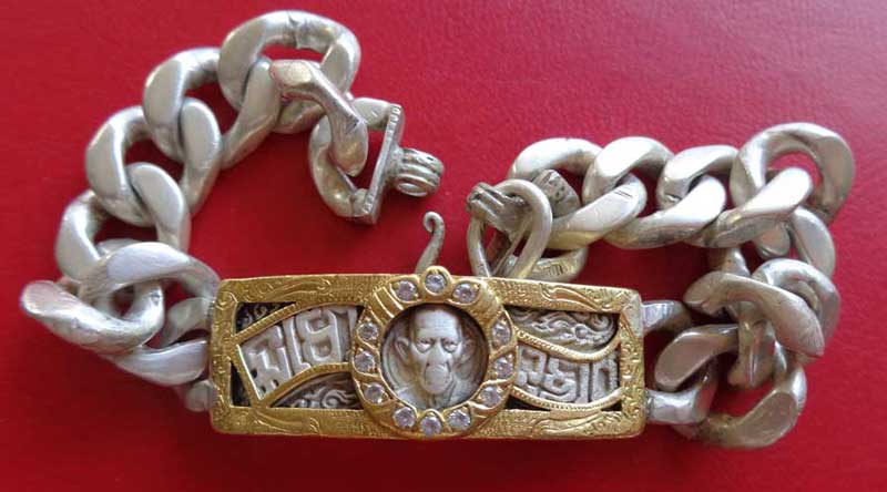 เลส สงฆ์น้ำปี 41 ((เนื้อเงิน)) หนัก 3 บาท หลวงพ่อรวย วัดตะโก จ.อยุธยา มีโค๊ด เลี่ยมทองฝังเพชร พร้อมใ