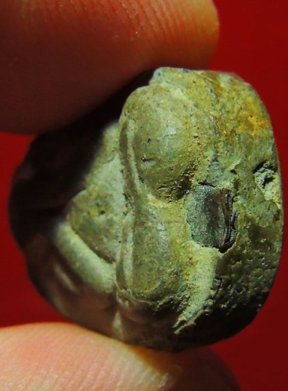 ปิดตายันต์ดวงเล็ก ลป.โต๊ะวัดประดู่ฉิมพลีเนื้อผงใบลานปี 2521 สภาพน่ารัก น่าบูชา