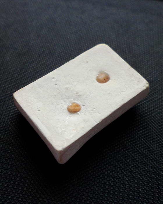 พระพุทธชินราช เนื้อผงสีขาว องค์่เล็กๆ