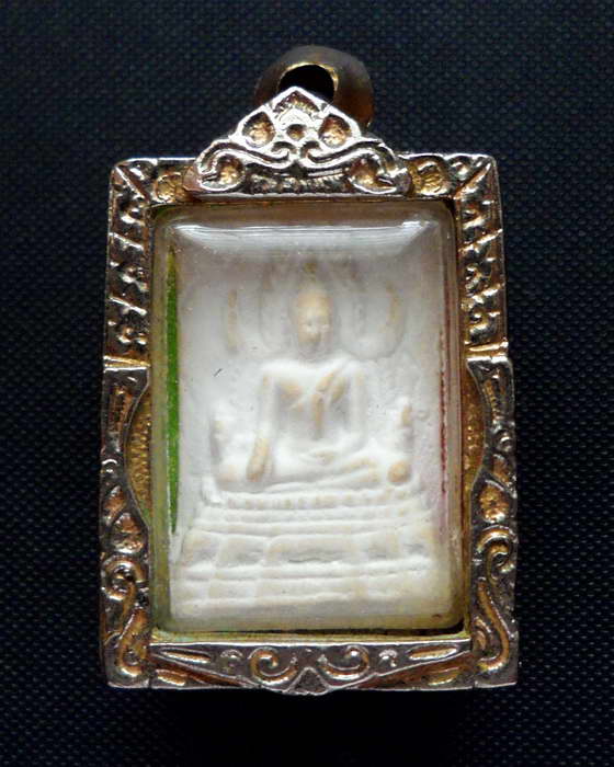 พระพุทธชินราช เนื้อผงสีขาว องค์่เล็กๆ