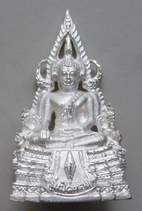 #3...พระพุทธชินราช รุ่นปิดทอง เนื้อเงิน ลอยองค์ พิมพ์ใหญ่ 30 มม. เลข 941 ปี 2547 วัดพระศรีรัตนมหาธ