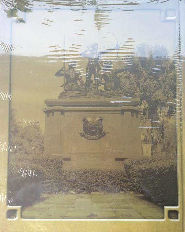 หนังสือพระเครื่ององค์พระปฐมเจดีย์ และพระครูผู้พิทักษ์สี่ทิศ