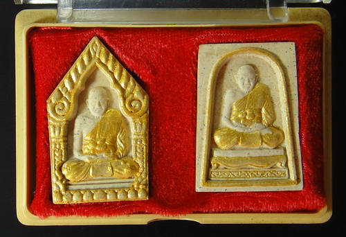 พระรูปเหมือนซุ้มทอง+พระรูปเหมือนมงกุฎพระเจ้า หลวงปู่ทิม วัดพระขาว ปี 2543