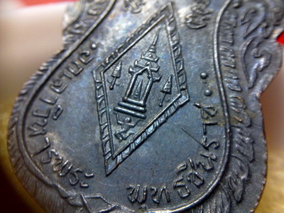เหรียญพระพุทธชินราช หลังอกเลา บล็อกนิยม เนื้อทองแดงรมดำ ปี11 จ.พิษณุโลก สภาพสวยหายากครับ