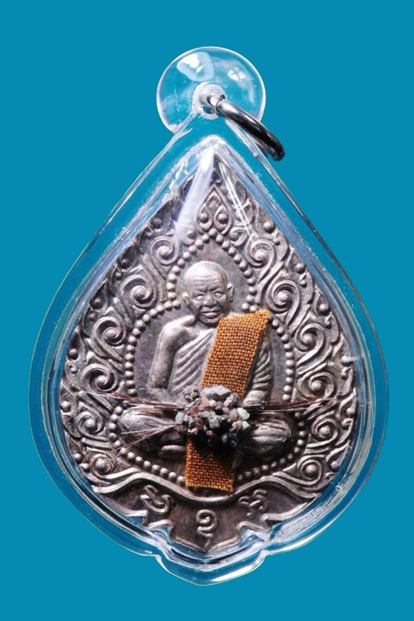 หลวงปู่เหรียญ วรลาโภ จ.หนองคาย เหรียญใบโพธิ์ใหญ่ เนื้อเงิน ปี36 ติดเกศา,จีวร,พระธาตุของหลวงปู่