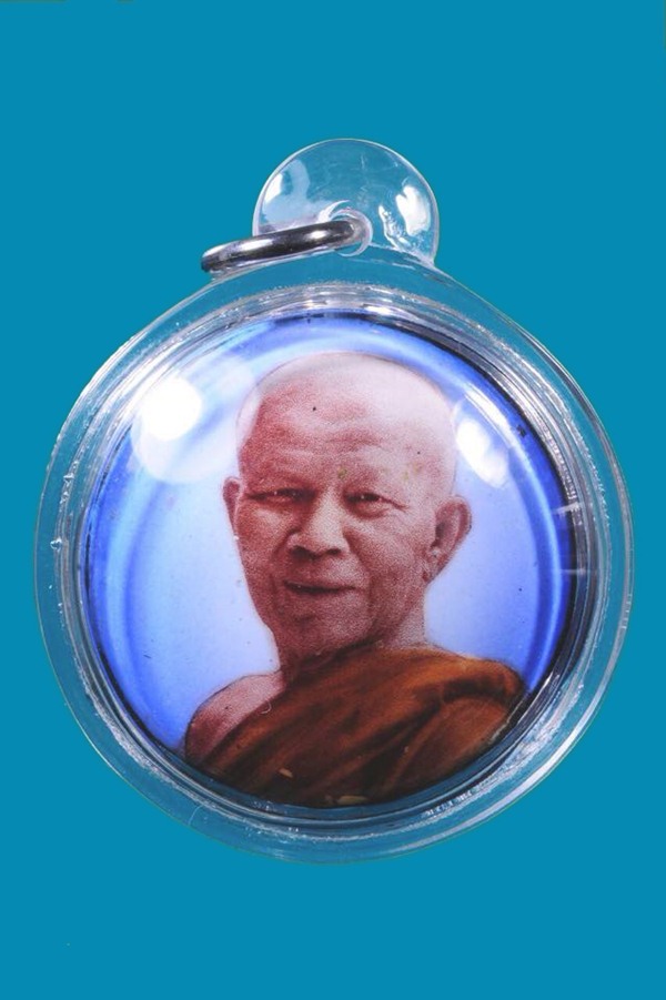 ล็อกเก็ตมหาบัว ปี46 ติดเกศา,จีวร,ชานหมาก,แร่เสก,พระธาตุ,อัฐิธาตุ  มอบรายการด้านล่าง