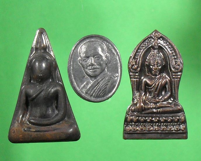ล็อกเก็ตมหาบัว ปี46 ติดเกศา,จีวร,ชานหมาก,แร่เสก,พระธาตุ,อัฐิธาตุ  มอบรายการด้านล่าง