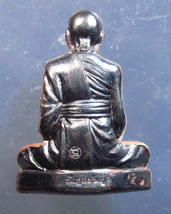 รูปเหมือนปั้มเนื้อชนวน หลวงปู่คำบุ รุ่นเพชรกลับทรัพย์ทวี ชุดกรรมการ