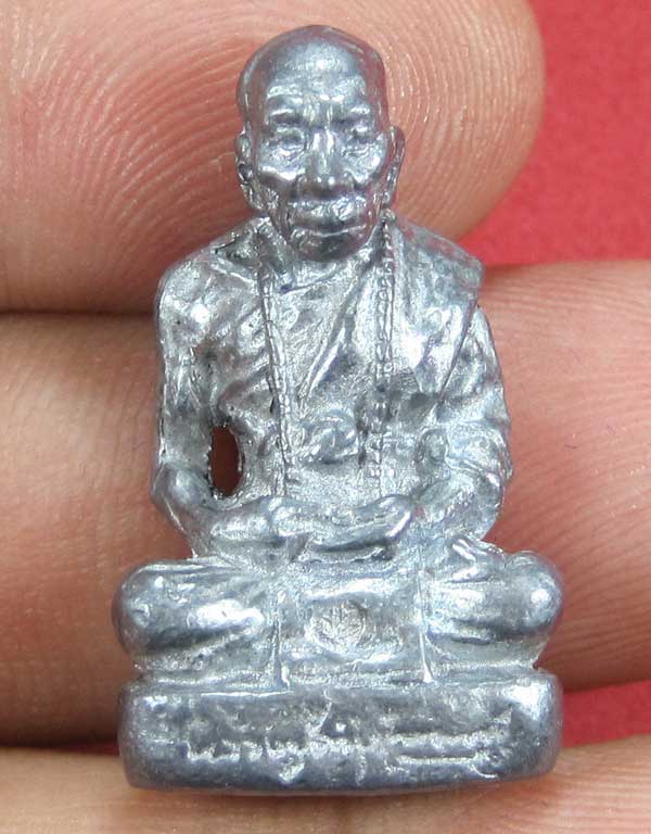 รูปหล่อตะกั่ว กก หลวงปู่คำบุ คุตฺตจิตฺโต วัดกุดชมภู จ.อุบลราชธานี ฐานภูเขาหล่อโบราณพิมพ์ใหญ่