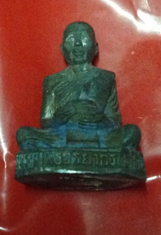 รูปหล่อหลวงพ่อตัดอุ้มบาตร