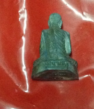 รูปหล่อหลวงพ่อตัดอุ้มบาตร