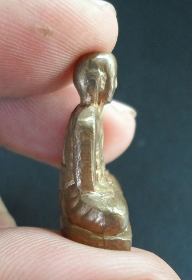 รูปหล่อเหมือนหลวงพ่อเงินพิมพ์เปะยิ้มรุ่นแรก