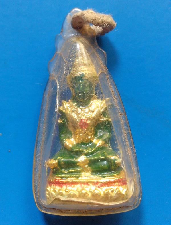 พระแก้วมรกต ทรงเครื่องฤดูร้อน สวยครับ เลี่ยมเดิม