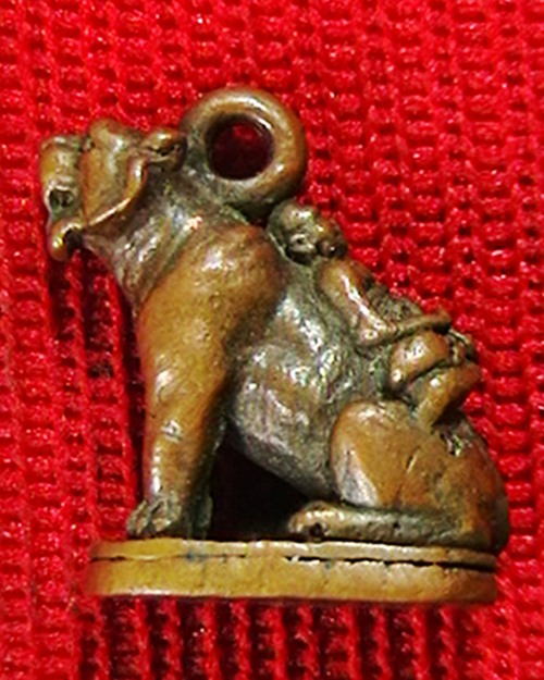 เสือทองแดง หลวงพ่อเปิ่น วัดบางพระ  