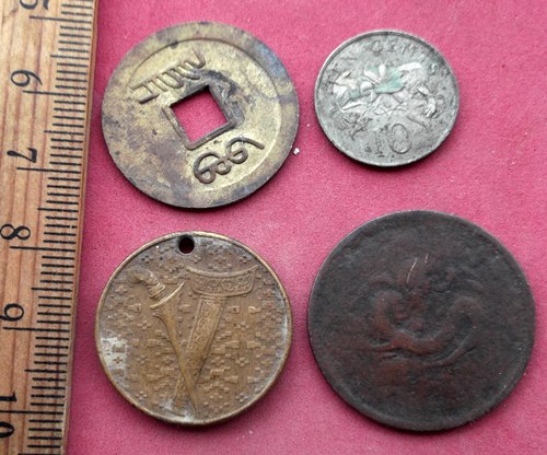 วัดใจเริ่ม 10 บาท กับ เหรียญ ที่ระลึก ..AV642