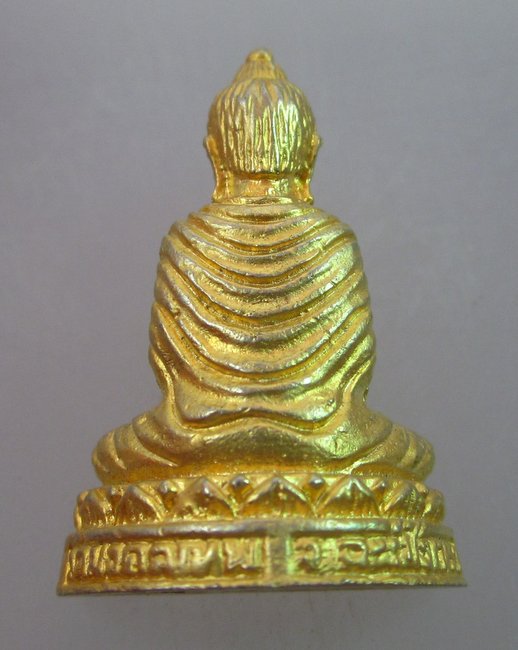รูปหล่อพระพุทธ  วัดมงคลเทพ จ ฉะเชิงเทรา