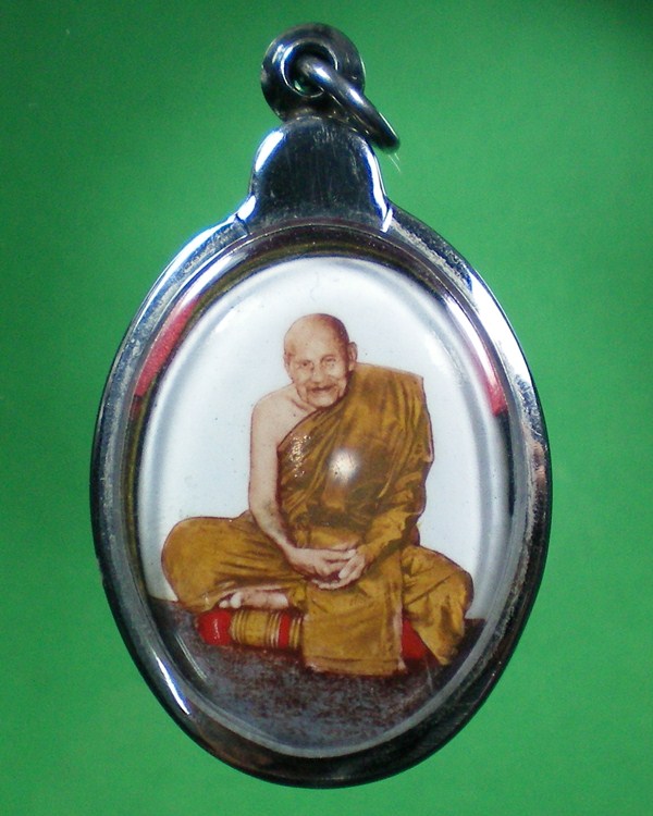 ล็อกเก็ตหลวงปู่ผ่าน วัดป่าปทีปปุญญาราม จ.สกลนคร ติดเกศา,จีวร ขนาด 2.5x3.5ซม. พร้อมเกศา,พระธาตุ