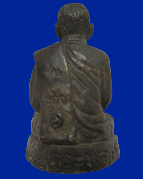 รูปหล่อหลวงพ่อชุบ วัดวังกระแจะ อ.ไทรโยค จ.กาญจนบุรี ที่ก้นมีลอยจารย์ครับ