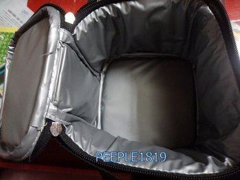กระเป๋าเก็บความเย็น เหมาะสำหรับการเดินทาง ใส่นำ้ดื่มกระป๋อง ได้สี่กระป๋อง  h115