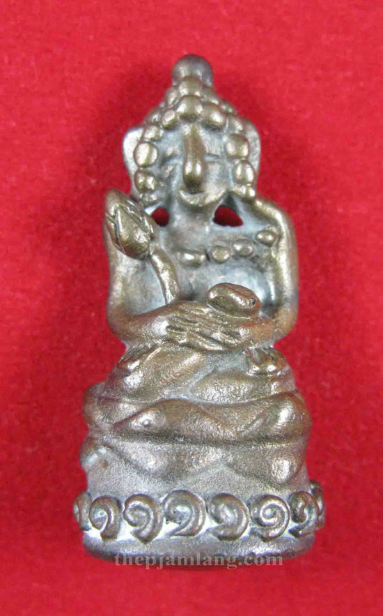 พระกริ่งตั๊กแตนบัวเล็บช้าง หลวงพ่ออุ้น วัดตาลกง เนื้อทองแดง ปี 2548