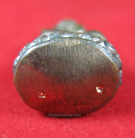 พระกริ่งตั๊กแตนบัวเล็บช้าง หลวงพ่ออุ้น วัดตาลกง เนื้อทองแดง ปี 2548