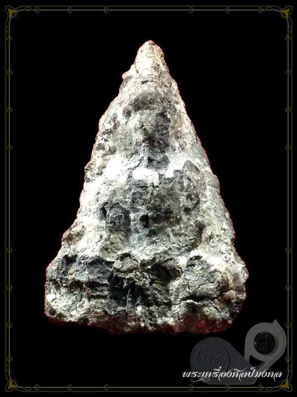 พระเนื้อชินไม่ทราบกรุ (ดูคุ้นๆตาอยู่ครับ แต่ไม่แน่ใจ) ท่านใดสายตรงเชิญครับ