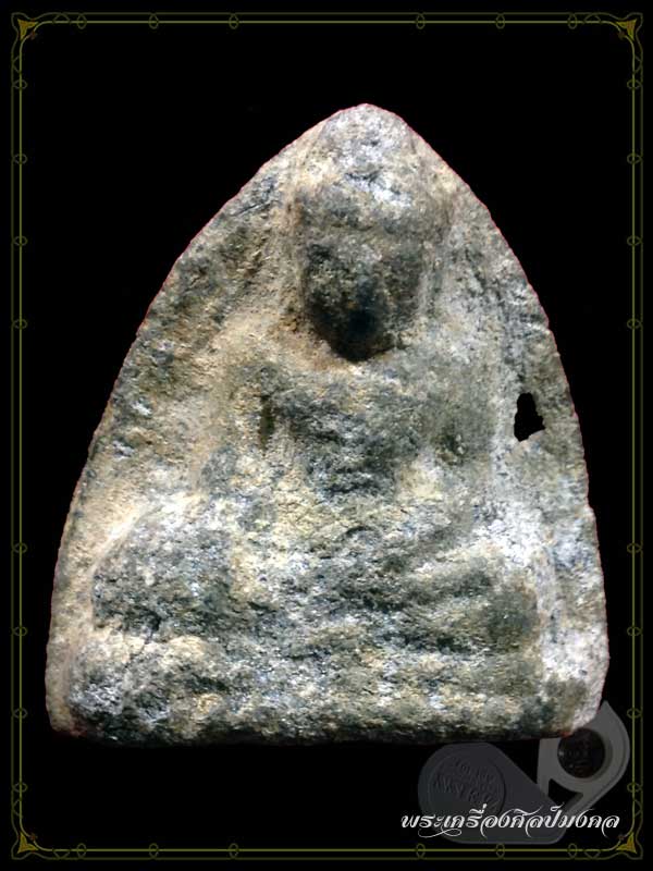 พระเนื้อชินไม่ทราบที่ไม่ทราบพิมพ์ (พิมพ์หลวงพ่อโต หรือ พิมพ์พระโบ้ ไม่แน่ใจ) ท่านใดสายตรงเชิญครับ